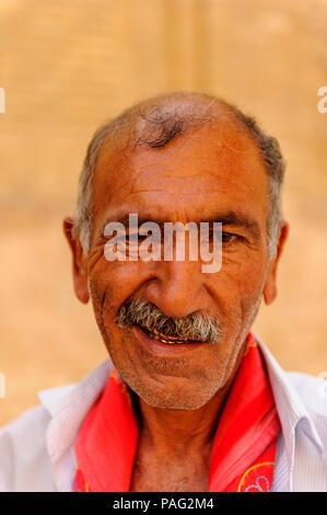 Buchara, Usbekistan - Juni 6, 2011: Portrait eines usbekischen Mann in Usbekistan, Jul 6., 2011. 93 % der Usbekischen Menschen betrachten, die das Leben im Land geht Wir Stockfoto