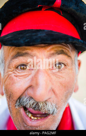 Buchara, Usbekistan - Juni 6, 2011: Portrait eines usbekischen Mann in Usbekistan, Jul 6., 2011. 93 % der Usbekischen Menschen betrachten, die das Leben im Land geht Wir Stockfoto