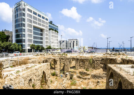 Alte Ruinen und an-nahar Zeitungsbüros im zentralen Bezirk von Beirut im Libanon Stockfoto