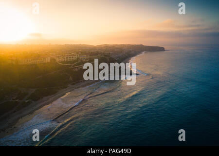 Luftaufnahme von Dana Point Küste bei Sonnenaufgang, Kalifornien, USA Stockfoto