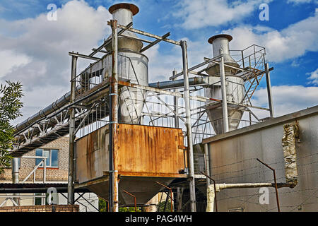 Vitebsk, Belarus - Juli 7, 2018: Getreidesilo auf grosse Bäckerei für die Entladung verkabelt. Stockfoto