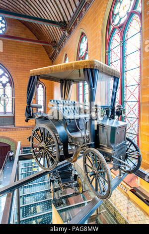 Panhard und Levassor Typ M2E Auto, im 1896 und im Musée des Arts et Métiers in Paris, Frankreich Stockfoto