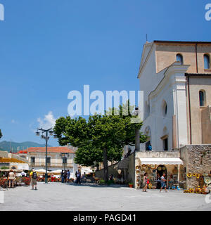 RAVELLO, ITALIEN - Juni 03, 2012: Blick auf den Dom, die Kirche Santa Maria Assunta, 1086, in der Piazza del Vescovado, Ravello, Amalfi, Salerno Stockfoto