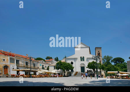 RAVELLO, ITALIEN - Juni 03, 2012: Blick auf den Dom, die Kirche Santa Maria Assunta, 1086, in der Piazza del Vescovado, Ravello, Amalfi, Salerno Stockfoto