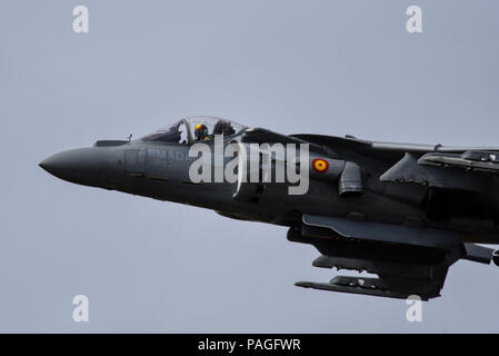 Spanische Marine McDonnell Douglas AV-8B Harrier II Matador jump Jet fighter plane Auf der Farnborough International Airshow, FIA 2018 anzeigen. V/STOL. Armada Española VA-2 Matador II. Stockfoto