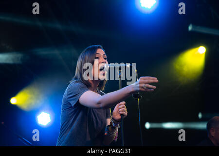 Dorset, Großbritannien. 22. Juli 2018. Lamer Tree Festival Nadin Sahah auf dem Rasen an Lamer Tree Festival, Kredit: Guy Peterson. Credit: Guy Peterson/Alamy leben Nachrichten Stockfoto