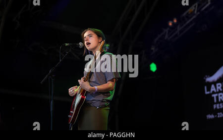 Dorset, Großbritannien. 22. Juli 2018. Ziege Mädchen spielen auf der Hauptbühne am larmer Tree 2018 Sonntag, den 22. Juli 2018 Credit: Paul Bevan/Alamy leben Nachrichten Stockfoto