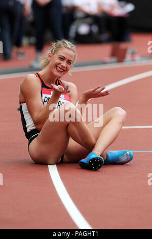 London, Großbritannien. 22. Am 18. Juli. Isabelle PEDERSEN (Norwegen) Entspannung nach konkurrierenden 100 der Frauen m Hürden Finale am 2018, IAAF Diamond League, Jubiläum Spiele, Queen Elizabeth Olympic Park, Stratford, London, UK. Foto: Simon Balson/Alamy leben Nachrichten Stockfoto