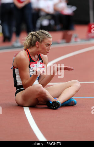 London, Großbritannien. 22. Am 18. Juli. Isabelle PEDERSEN (Norwegen) Entspannung nach konkurrierenden 100 der Frauen m Hürden Finale am 2018, IAAF Diamond League, Jubiläum Spiele, Queen Elizabeth Olympic Park, Stratford, London, UK. Foto: Simon Balson/Alamy leben Nachrichten Stockfoto