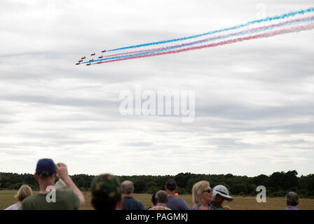 Farnborough, London. 22. Juli, 2018. Die roten Pfeile ein Flypast auf der Farnborough International Airshow, süd-westlich von London, Großbritannien am 22. Juli 2018 durchzuführen. Credit: Han Yan/Xinhua/Alamy leben Nachrichten Stockfoto