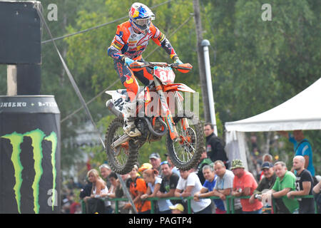 Loket, Tschechische Republik. 22. Juli, 2018. Grand Prix der Tschechischen Republik, ein Motocross World Championship Event, wurde in Loket statt, der Tschechischen Republik, am Sonntag, 22. Juli 2018. MXGP Sieger Jeffrey Herlings aus Netherlans. Credit: Miroslav Chaloupka/CTK Photo/Alamy leben Nachrichten Stockfoto