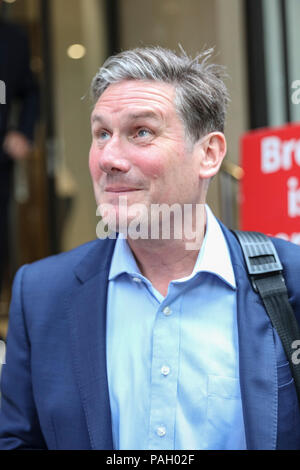 Smith Square, Westminster, London, UK, 23. Juli 2018. Sir Keir Starmer, Schatten Staatssekretär für das Verlassen der EU. Die Mitglieder des Schattenkabinetts, sowie andere, eine Sitzung bei Transport Haus in Smith Square, Westminster verlassen. Mitglieder waren sagte Antisemitismus Anklagen gegen die Labour Party zu diskutieren, sowie die Auseinandersetzung mit Erklärungen von Margaret Hodge, und ob disziplinarische Maßnahmen gegen Hodge berücksichtigt werden. Shadow cabinet Mitglieder nicht Kommentar zu den Fragen: Imageplotter ivnolved Kredit Nachrichten und Sport/Alamy leben Nachrichten Stockfoto