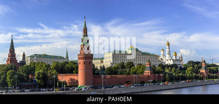 Panorama der Moskauer Kreml von der Brücke Stockfoto