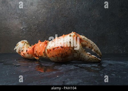 Frische Krabben auf Holz- Hintergrund. Horizontale Komposition. Stockfoto