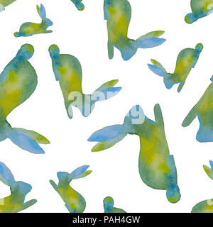 Schöne nahtlose Muster mit Silhouetten von Ostern Kaninchen von Blau, Grün und Gelb lackiert Aquarelle auf weißem Hintergrund Stockfoto
