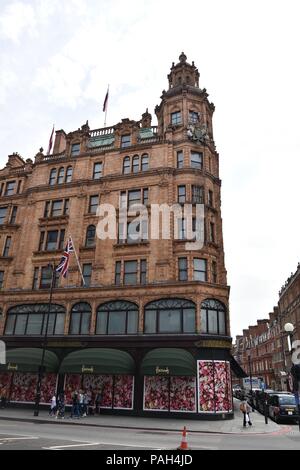 Das historische Kaufhaus Harrods, Kensington, Westminster, London, Vereinigtes Königreich Stockfoto