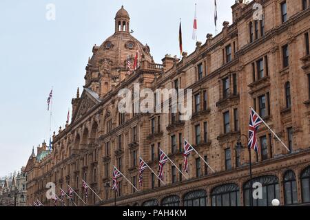 Das historische Kaufhaus Harrods, Kensington, Westminster, London, Vereinigtes Königreich Stockfoto