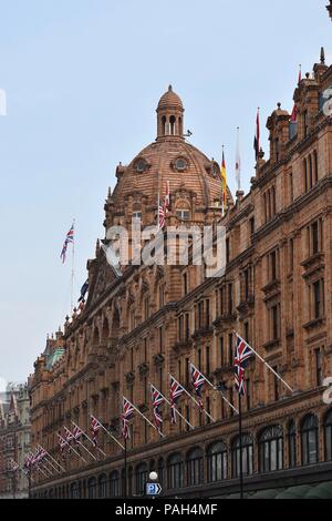 Das historische Kaufhaus Harrods, Kensington, Westminster, London, Vereinigtes Königreich Stockfoto