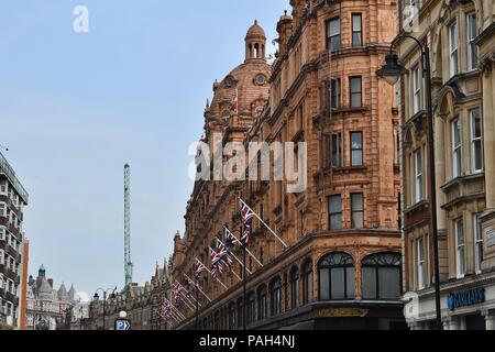 Das historische Kaufhaus Harrods, Kensington, Westminster, London, Vereinigtes Königreich Stockfoto