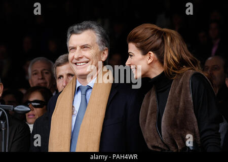 Buenos Aires, Argentinien. 30. Juli 2016. Argentinien Präsident, Mauricio Macri, und seine Frau Juliana Awada, bei der Einweihung der Sociedad Rural. Stockfoto