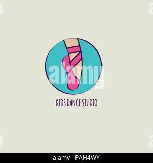 Dance Studio, Ballett studio Logo, Kinder in Pointe Shoes Fuß, Kinder, Tanz, Ballettschule, Ballett Symbol. Vector Illustration Stock Vektor