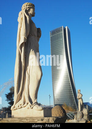 Europa, Italien, Lombardei, Mailand, Citylife, Giulio Cesare SQUARE, vier JAHRESZEIT FOUNTAI, Skyscraper (Torre Hadid (185 m), von Zaha Hadid entworfen, der Turm, die den Spitznamen Storto und auch bekannt als die Generali Tower Stockfoto