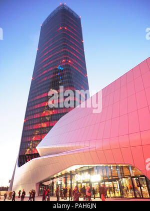 Europa, Italien, Lombardei, Mailand, Citylife Bezirk, Citylife, Wolkenkratzer (Torre Hadid (185 m), von Zaha Hadid entworfen, der Turm, die den Spitznamen Storto und auch bekannt als die Generali Tower Stockfoto