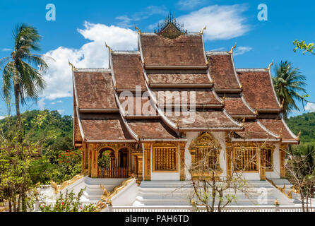 Schöne Aussicht auf die prächtigen Wat Mai Suwannaphumaham Tempel in Luang Prabang, Laos Stockfoto