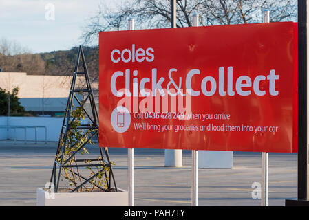 Ein Coles Supermarkt Klicken Sie auf und sammeln sich in einem Supermarkt in Bowral NSW, Australien und Coles logo Stockfoto