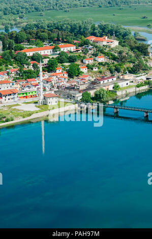 Blick über Shkodra Stadt und Fluss Bojana von Rozafa schloss, Shkodra, Albanien Stockfoto