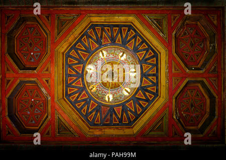 King's Moschee, Gebet Hall, aus Holz geschnitzte Decke, Berat, Albanien Stockfoto