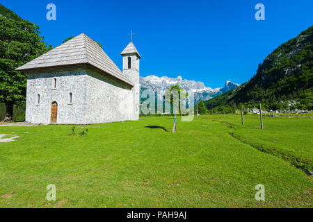 Katholische Kirche, Thethi Dorf Thethi Tal, Albanien Stockfoto