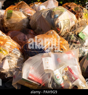 Recycling von Abfall Säcke in einem Haufen warten auf Sammlung Stockfoto