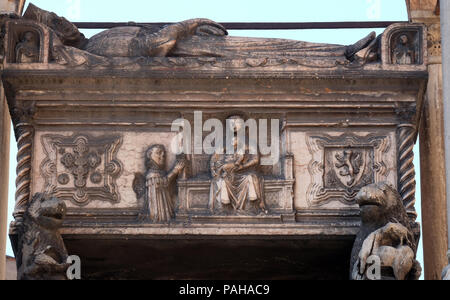 Von Guglielmo da castelbarco Grab außerhalb der Basilika Sant'Anastasia in Verona, Italien Detail Stockfoto