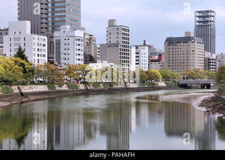 Stadt Hiroshima Chugoku Region Japan (Insel Honshu). Moderne Wolkenkratzer Skyline. Stockfoto