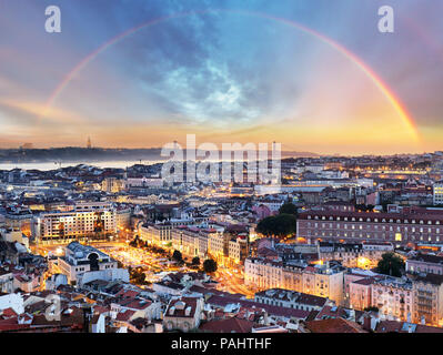 Lissabon mit Regenbogen - Stadtbild Lisboa, Portugal Stockfoto