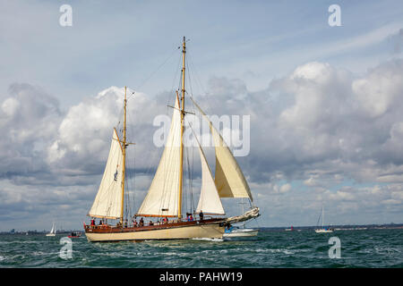 Die Niederländische tallship segeln Vielleicht außerhalb von Dublin Stockfoto