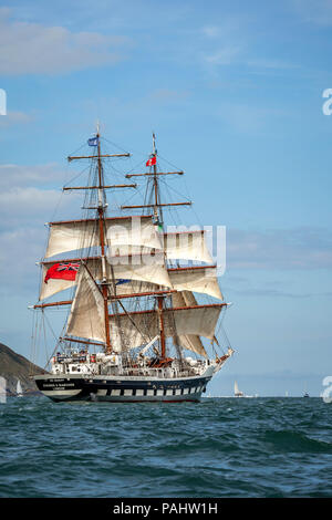 Die britische tallship brig Stavros S Niachos segeln außerhalb von Dublin Stockfoto