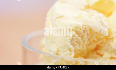 Erfrischende Sommer Vanilleeis Makro Nahaufnahme. Stockfoto