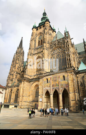 Prag, Tschechische Republik - 10.Juni 2018. Blick auf die St. Vitus Kathedrale in Prag Burganlage in Prag, Tschechische Republik Stockfoto