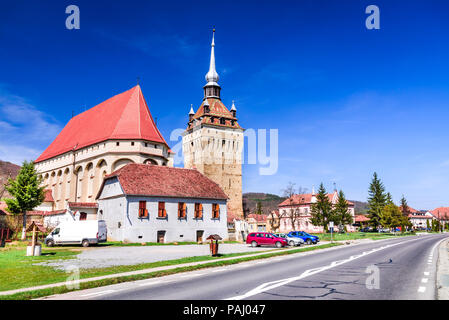 Saschiz, Rumänien - mittelalterliche Wehrkirche in Siebenbürgen, Sächsische reisen Anblick. Stockfoto