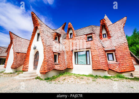 Das Tal der Feen (Castelul de Lut, Valea Zanelor), Siebenbürger Hobbit Burg erbaut von Ton und Sand in Rumänien, Siebenbürgen, Porumbacu de Stockfoto