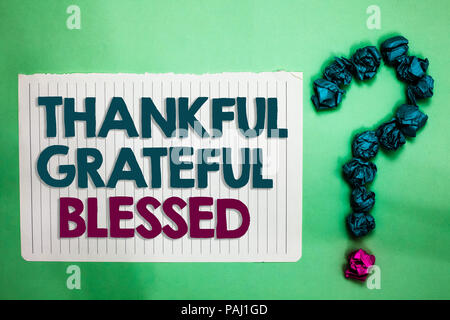 Konzeptionelle Handschrift zeigt Dankbar dankbar gesegnet. Business Foto text Wertschätzung Dankbarkeit gute Laune Haltung weiß Notepad mit Worten Teal Stockfoto