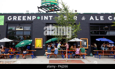 [Schaufenster] Greenpoint Bier und Ale Co7N 15 St., Brooklyn, NY. Stockfoto