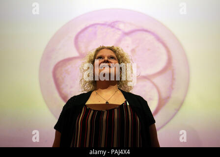 Louise Brown, erste Retortenbaby der Welt, des Science Museum, London, an den 40. Jahrestag der IVF am Mittwoch. Stockfoto