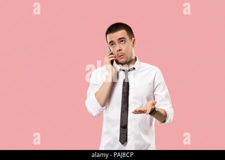 Gut aussehender Geschäftsmann mit Mobiltelefon Stockfoto