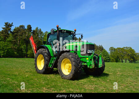 John Deere 6930 Premium Traktoren Stockfoto