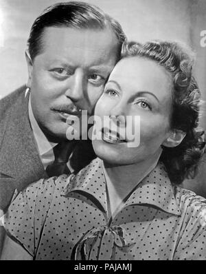 Wochenend im Paradies, alias: Liebe im Finanzamt, Deutschland 1952, Regie: Kurt Hoffmann Darsteller: Paul Dahlke, Carola Höhn Stockfoto