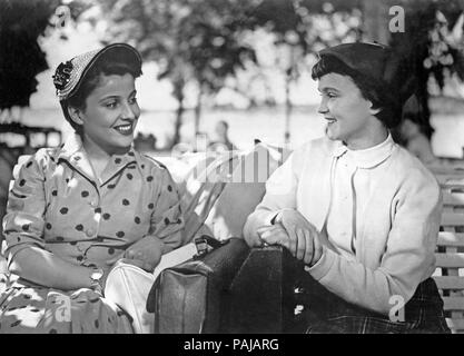 Wochenend im Paradies, alias: Liebe im Finanzamt, Deutschland 1952, Regie: Kurt Hoffmann Darsteller: Christiane Jansen, Margit Cargill Stockfoto