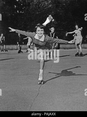 Wochenend im Paradies, alias: Liebe im Finanzamt, Deutschland 1952, Regie: Kurt Hoffmann Darsteller: Margit Cargill Stockfoto